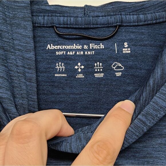 Abercrombie & Fitch Blue Breathable Pullover Sweater/ Hoodie Size Small - Picture 3 of 4